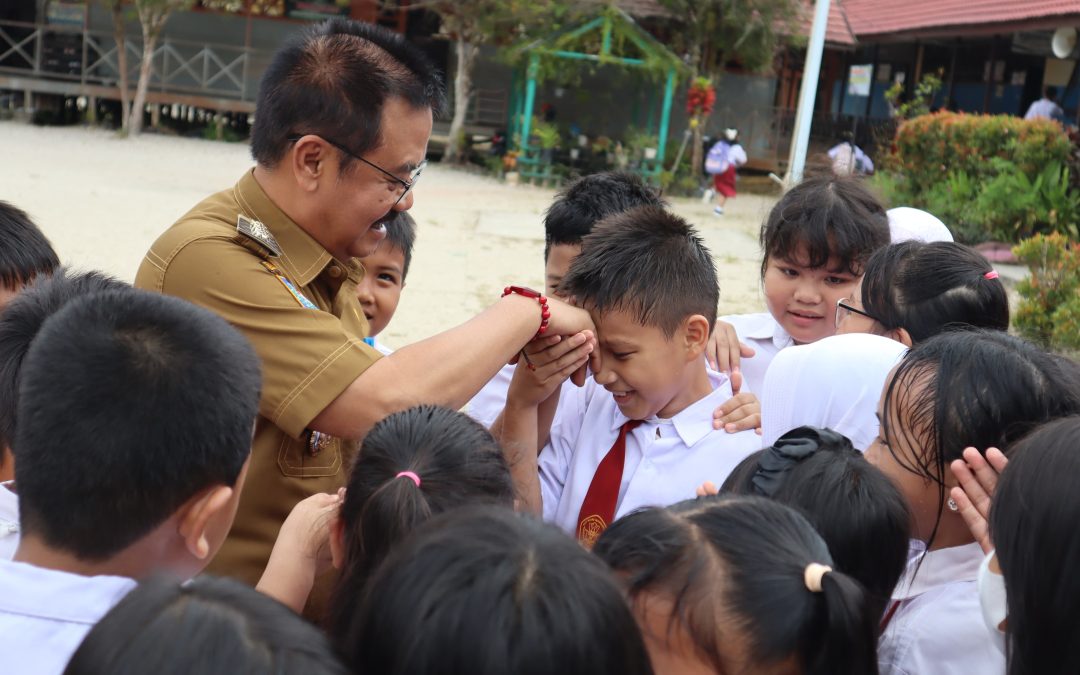 Pj. Bupati Gumas Lakukan Kunjungan ke SMPN Kurun 1 dan SDN Kurun 3