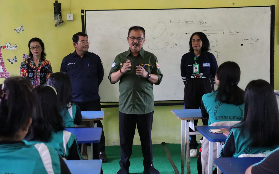 Pj. Bupati Gumas Mengunjungi SMA dan SMK di Kota Kuala Kurun