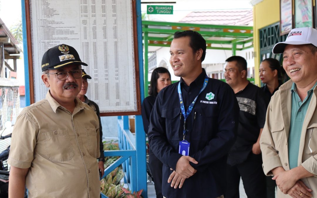 Pj. Bupati Gumas Herson B. Aden Mengunjungi Puskesmas Tumbang Jutuh