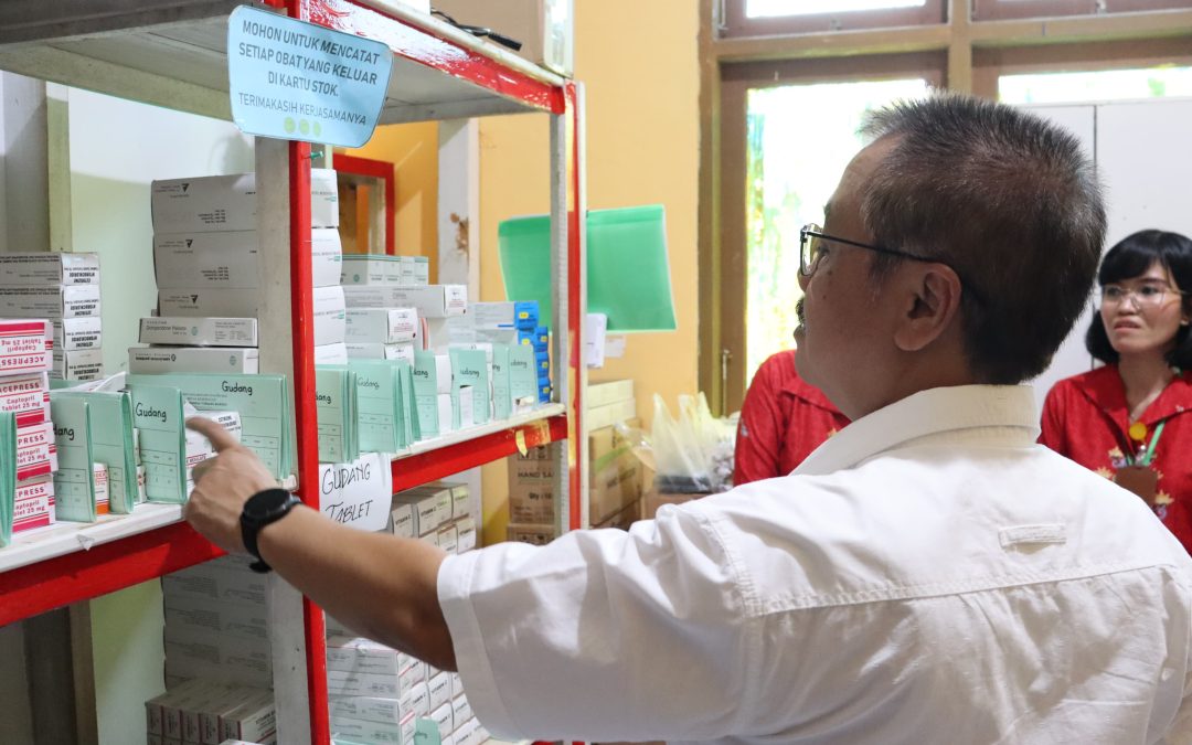 Pj. Bupati Gumas Kunjungi Puskesmas dan Sekolah di Kecamatan Damang Batu