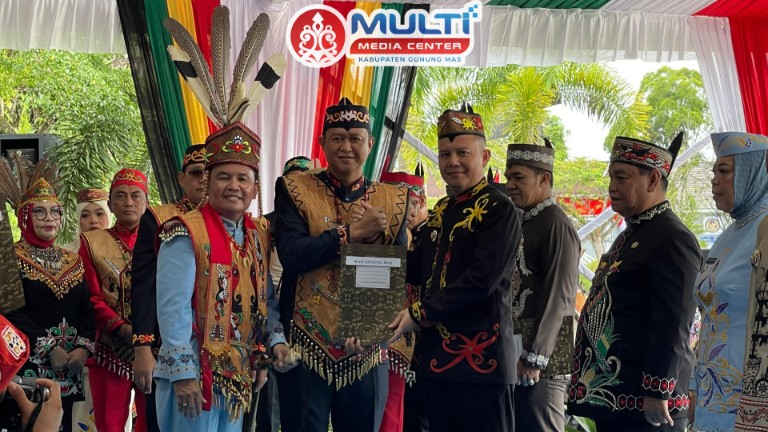 Bupati Gumas Hadiri Upacara Peringatan Hari Jadi ke-68 Provinsi Kalteng dan Deklarasi Huma Betang