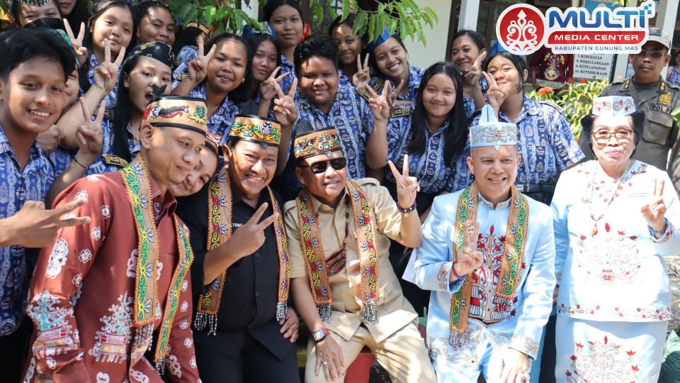 Usai Upacara HUT ke-23, Gubernur Kalteng Tinjau SMAN 1 Kuala Kurun dan Serahkan Bantuan Pendidikan