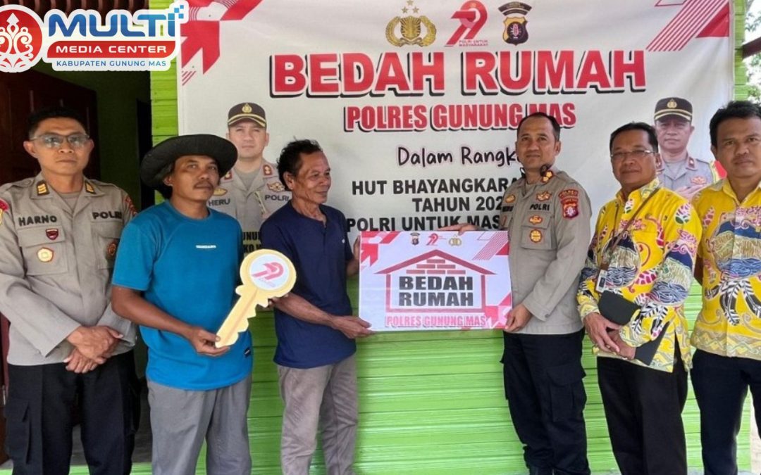 Kapolres Gumas bersama DPU Gumas Serahkan Rumah Layak Huni kepada Keluarga Wahyu Arrohman