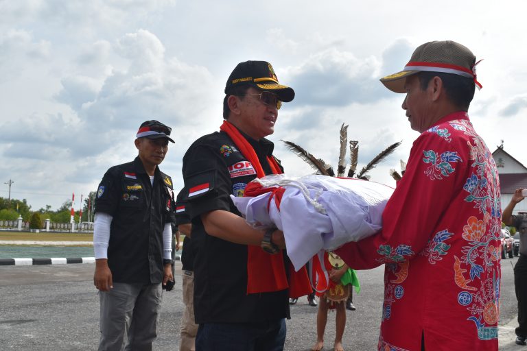 Bupati Gunung Mas Sambut Rombongan Touring Merah Putih