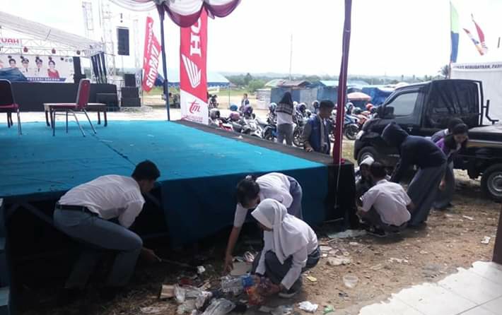 PU Bertangung Jawab Bersihkan Sampah