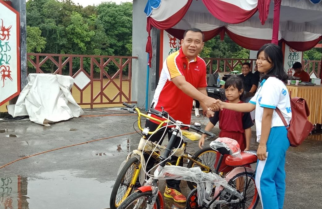 ULANG TAHUN KE 57 BANK KALTENG BAGI-BAGI HADIAH