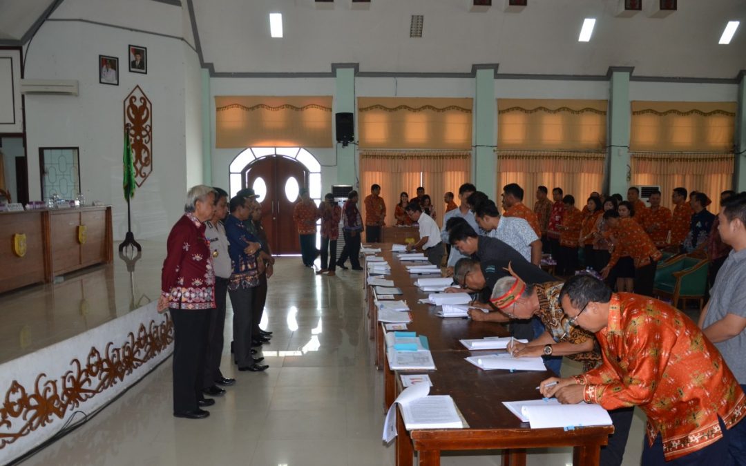 Penandatanganan Kontrak Pengadaan Barang/Jasa, Guna Mendorong Percepatan Pembangunan