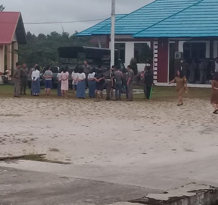 Satpol PP Gumas Bina Puluhan Pelajar Yang Bolos