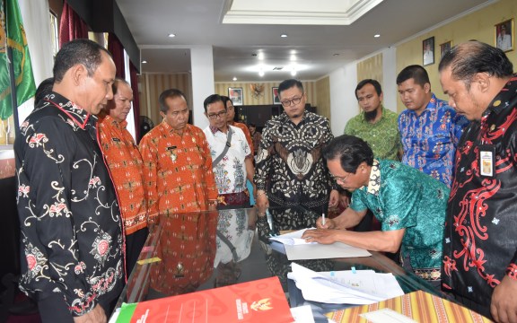 Penandatanganan MOU, Antara Koperasi dan PT. ATA, Dipimpin Bupati Gumas