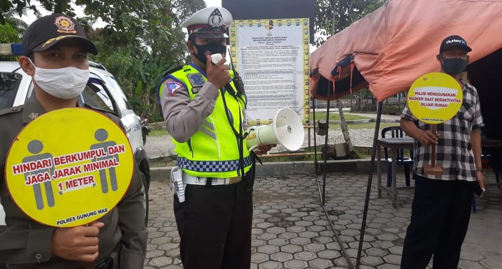 Satlantas Polres Gumas Sosialisasikan Kebiasaan Baru Dengan Wajib Memakai Masker