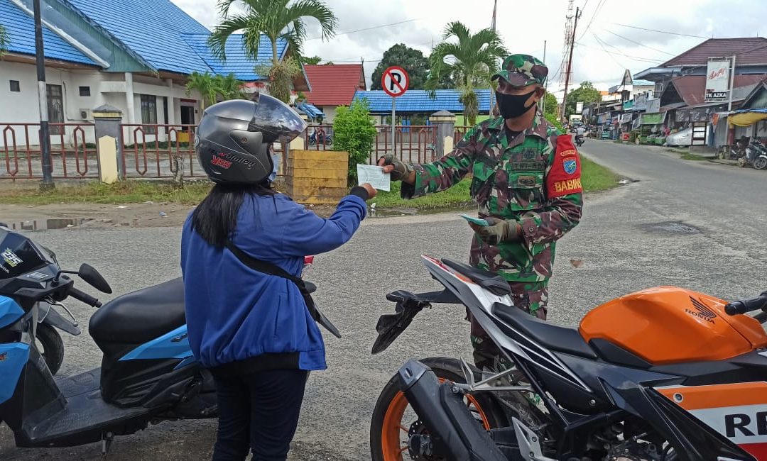 Koramil 1016-06/Kurun Bagikan  Masker Untuk Masyarakat Gumas