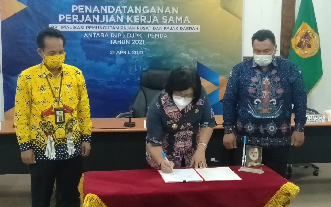 Penandatanganan PKS Antara Pemkab Gumas Bersama DJP dan DJPK Pusat.