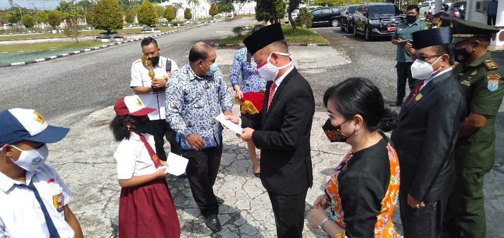 Apel Peringatan Hardiknas, Bupati Gumas Sampaikan Hal Ini…!