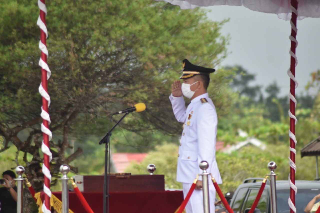 Bupati Gumas Ikuti Upacara Detik Detik Proklamasi HUT Kemerdekaan RI KE 76, di Istana Negara Secara Virtual.