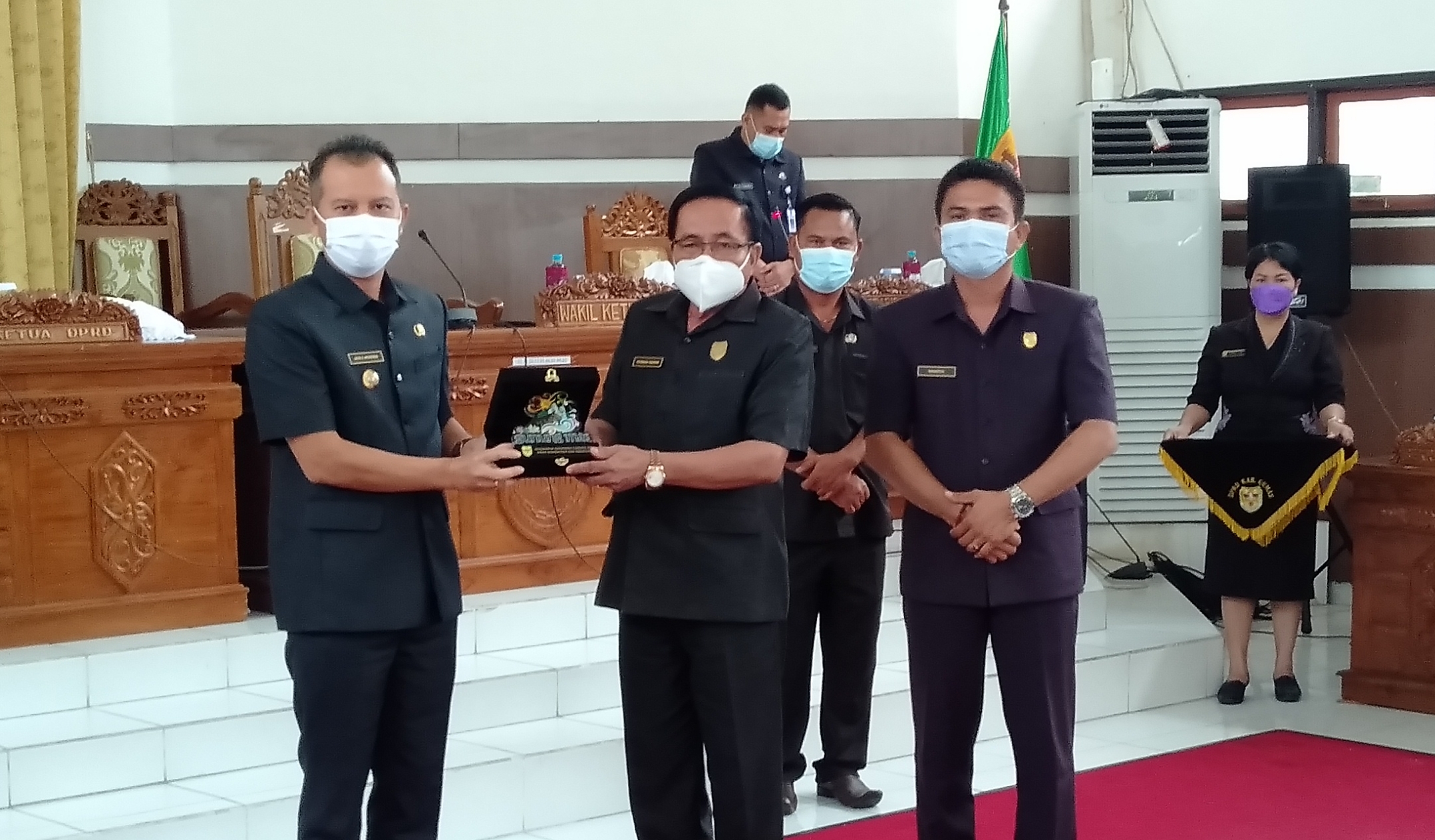 Bupati Gumas Sampaikan Jawaban Pemerintah Daerah Atas Pandangan Umum Fraksi Pendukung DPRD Terhadap RAPERDA  Perubahan APBD