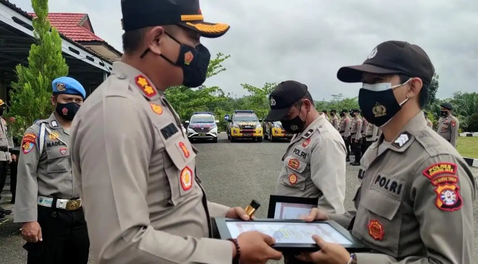 Personil Polres Gumas Terima Reward