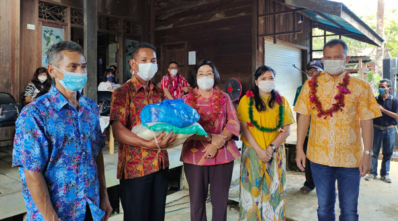 Bupati Gumas Sampaikan hal ini, saat Salurkan Bansos Di Rungan Barat