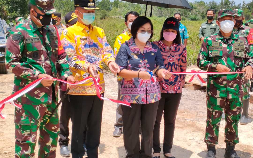 Bupati Gunung Mas Hadiri Acara Penutupan TMMD Reg Ke-112