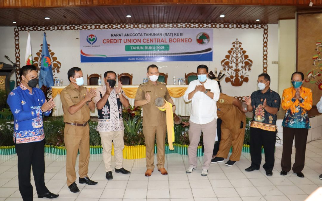 Bupati Gumas Membuka RAT Koperasi Credit Union Central Borneo Tahun 2021 Ketiga