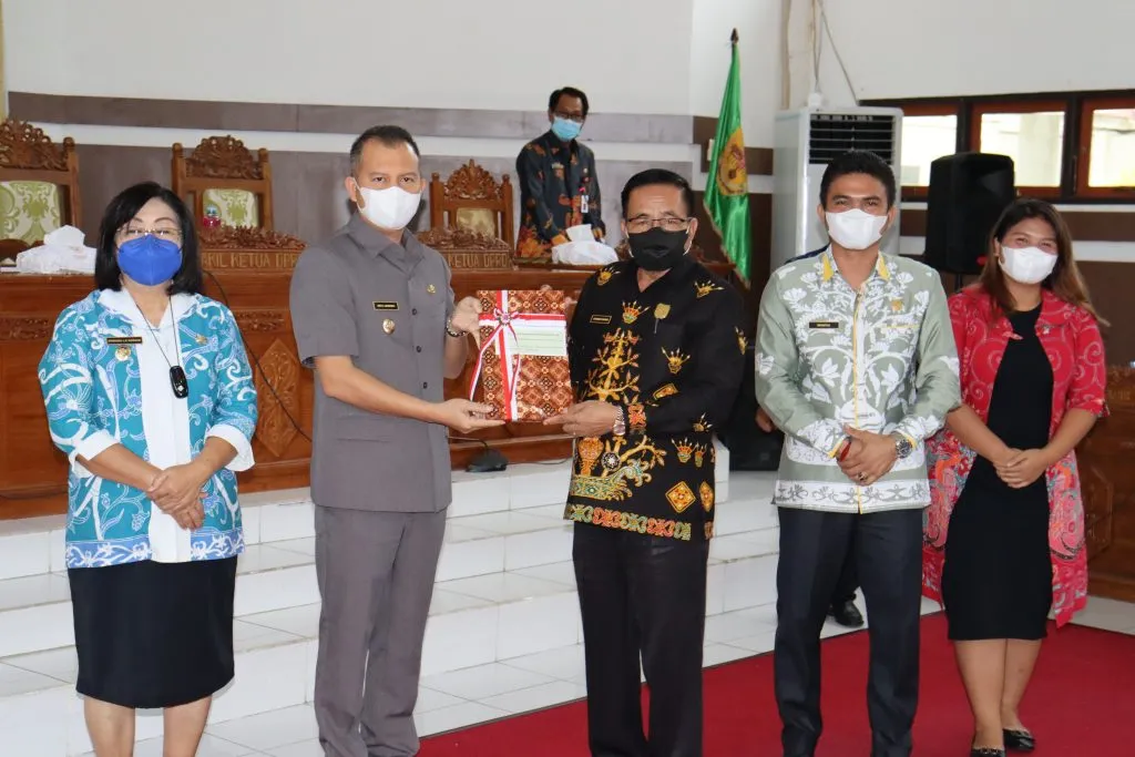 Bupati Gumas Sampaikan dua buah Raperda Tahun 2022