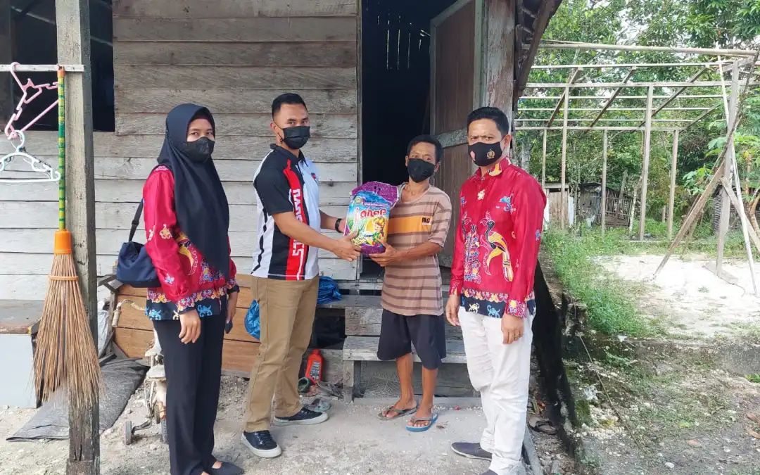 Polres Gumas  Sembako Kepada Warga
