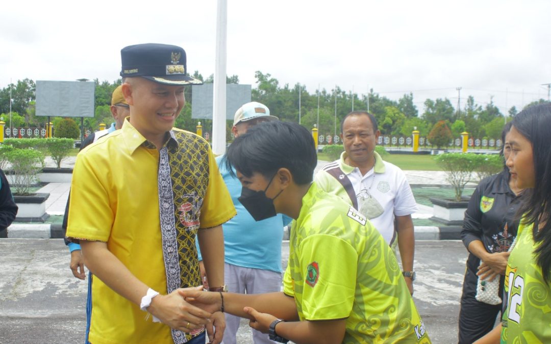 Bupati Jaya Samaya Monong Lepas Kontingen Pra- POPNAS Gunung Mas