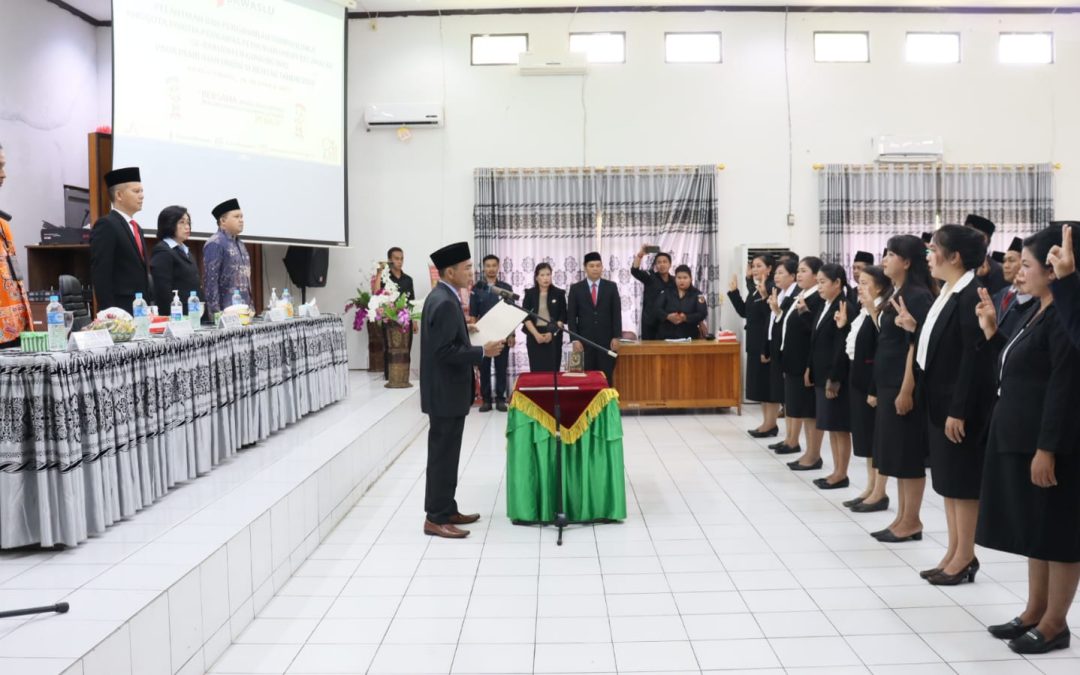 Bawaslu Gumas Lantik 36 Panwaslu Kecamatan