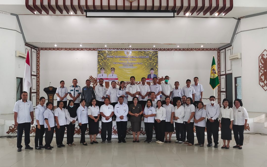 Bupati Gumas : Pendidik dituntut untuk bisa beradaptasi dengan zaman