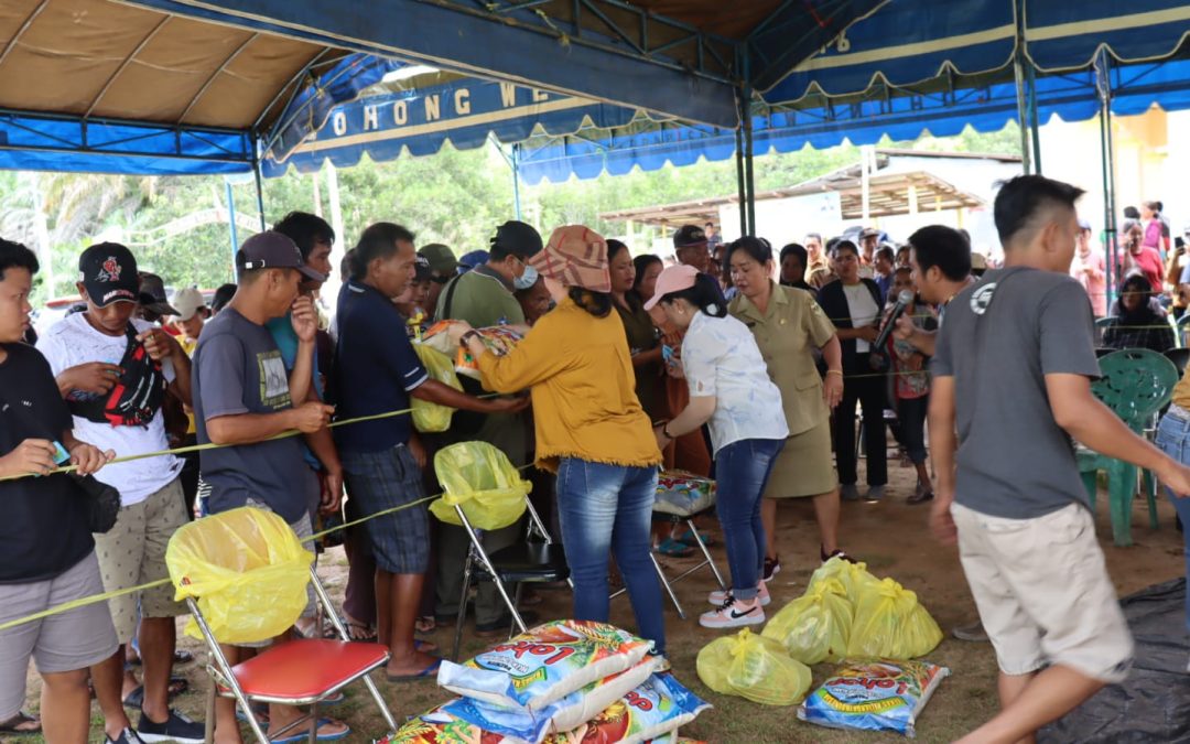 1026 Paket Sembako Disperindag Gumas disapu bersih oleh Warga