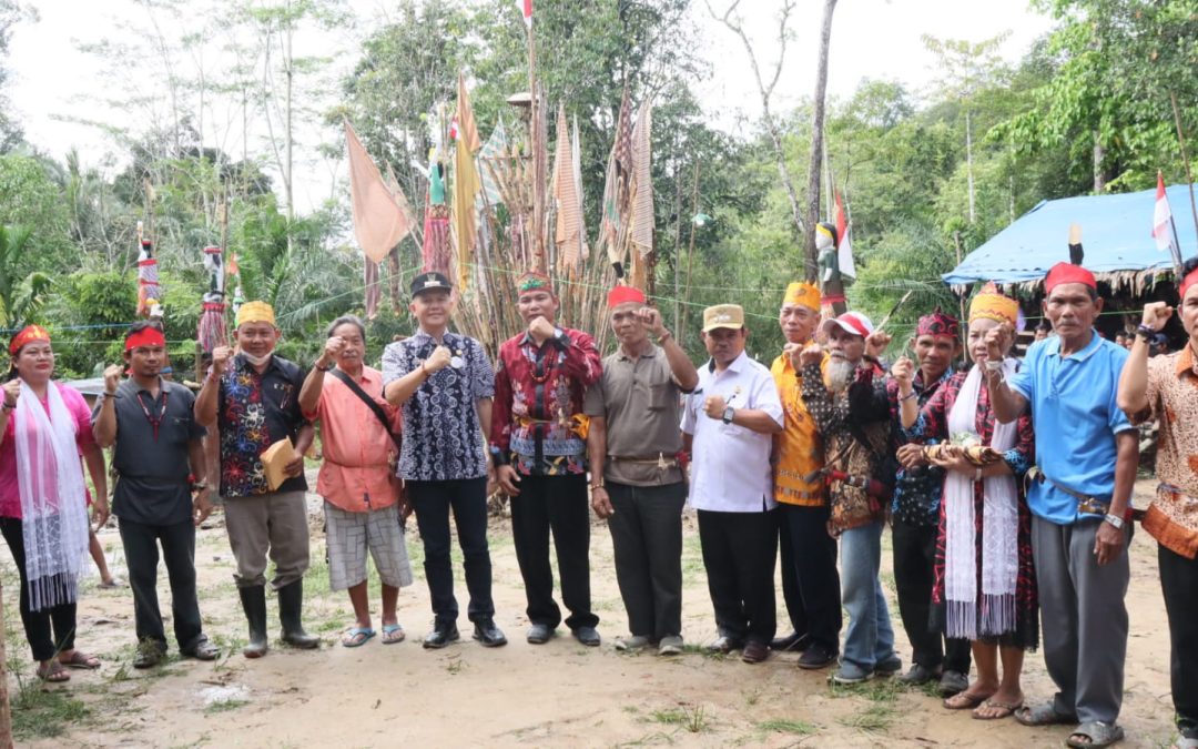 Bupati Gumas Hadiri Tabuh Pertama Tiwah di Desa Luwuk Tukaw