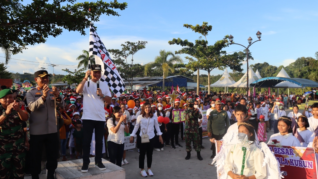 Puluhan Tim peserta Ramaikan Parade Natal di Kabupaten Gunung Mas