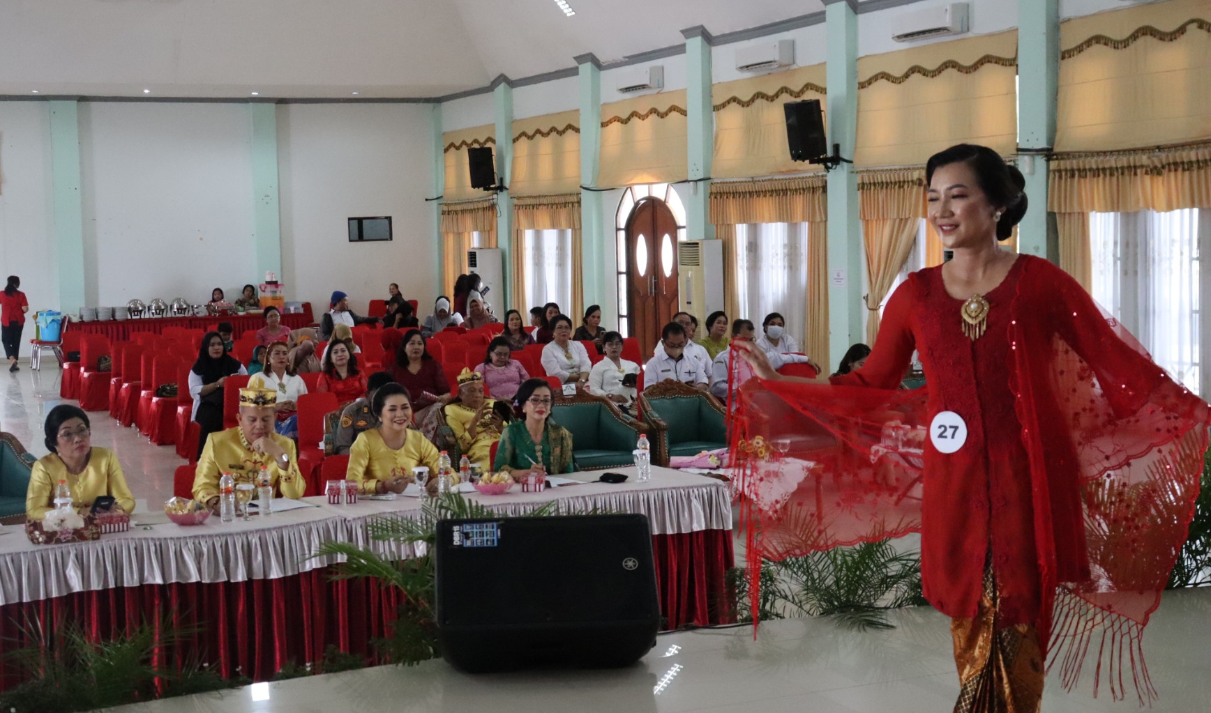 Kemeriahan Memperingati Hari Ibu ke- 94 GOW Kabupaten Gunung Mas Tampilkan Lomba Peragaan Busana Kebaya