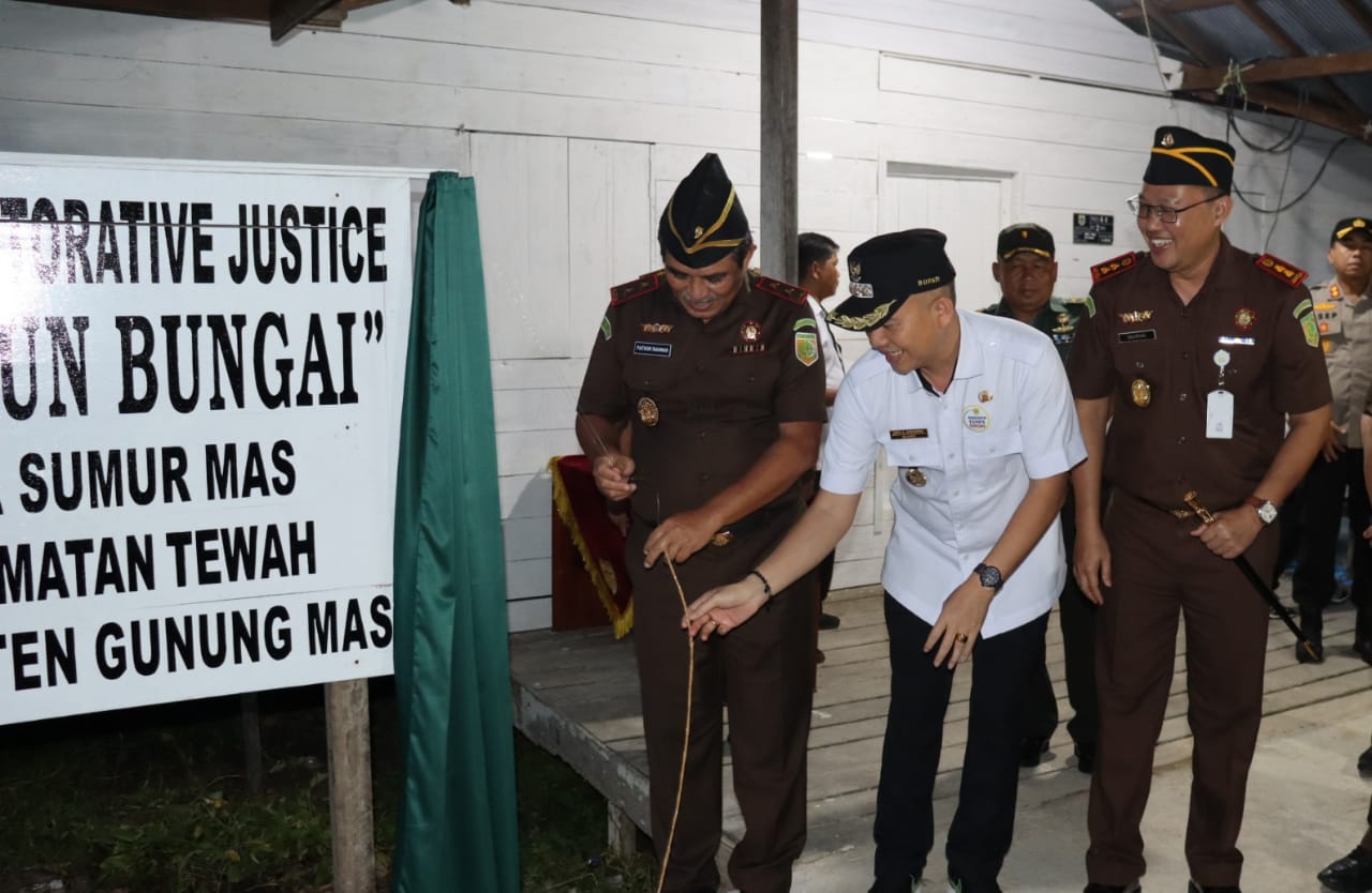 Kajati Kalteng Resmikan Rumah Restorative Justice “TAMBUN BUNGAI” di Kabupaten Gunung Mas