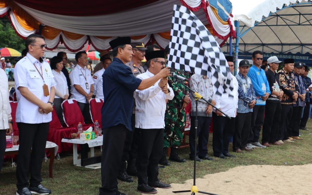 Pj. Bupati Gumas Lepas Pawai Ta’aruf MTQ ke-XVII Tingkat Kab. Gumas Tahun 2024