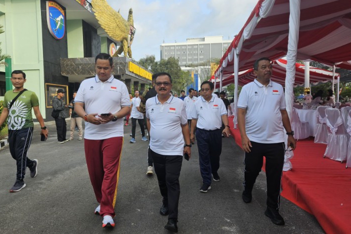 Pj.Bupati Gumas ikuti Jalan Santai dan Silaturahmi Kebangsaan dalam Rangka Peringati HUT ke-79 TNI