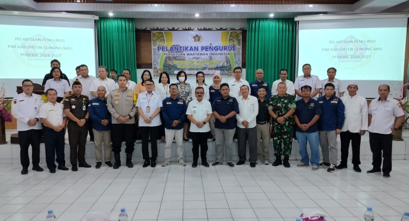 Pj. Bupati Gumas Menghadiri Acara Pelantikan Ketua PWI dan Kepengurusannya.