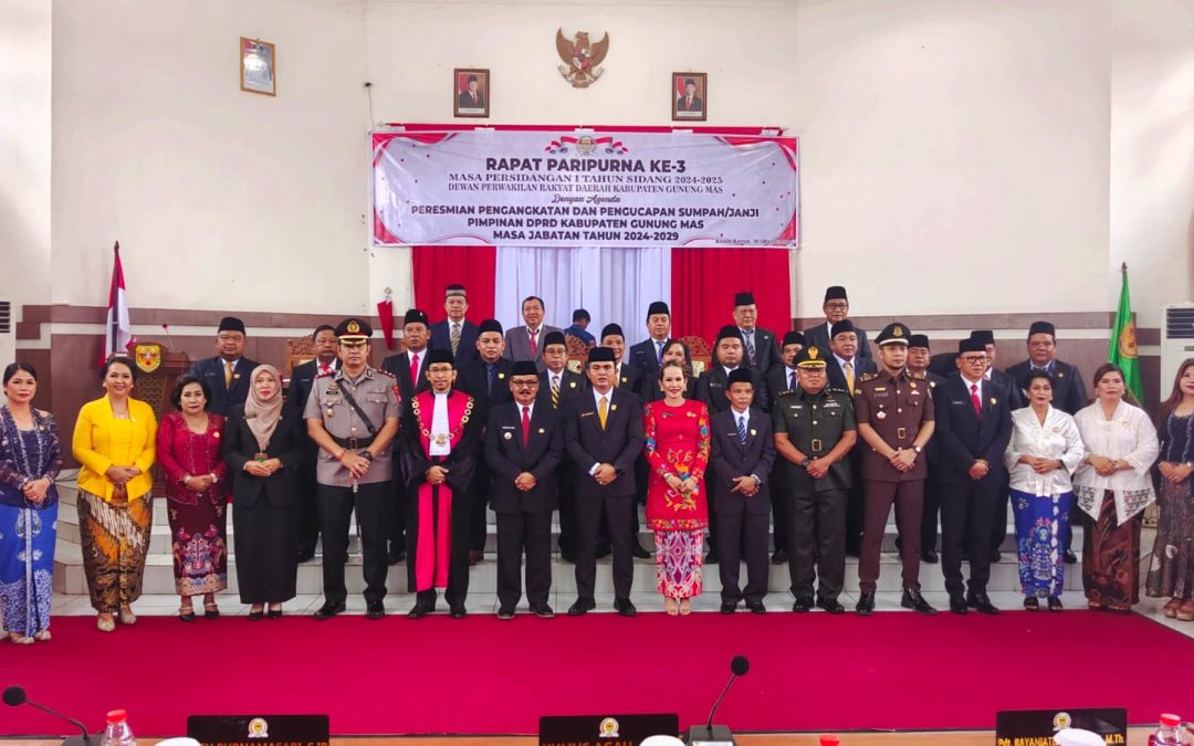 Pj. Bupati Gumas Hadiri Pengangkatan Pimpinan DPRD Kab. Gumas Tahun 2024-2029