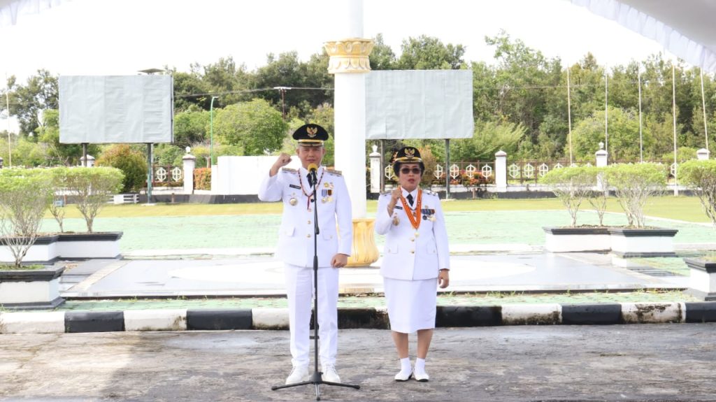 Bupati Gumas, Jaya Samaya Monong dan Wakil Bupati Gumas, Efrensia L.P Umbing