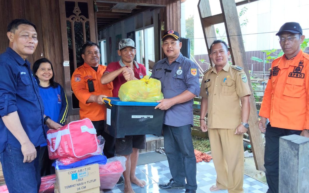 Pemkab Gumas Salurkan Bantuan untuk 195 KK Terdampak Banjir dan Longsor di Miri Manasa