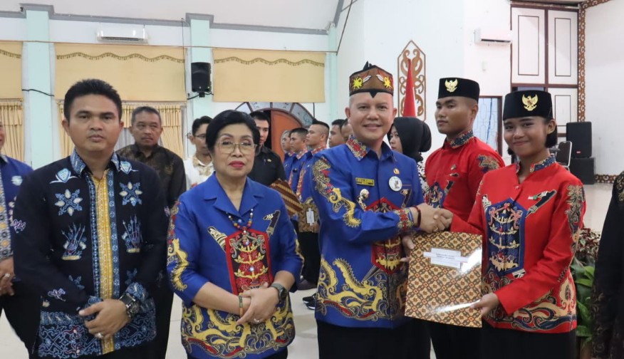 Bupati Gunung Mas Hadiri Malam Resepsi Kenegaraan Bersama Anggota Paskibraka