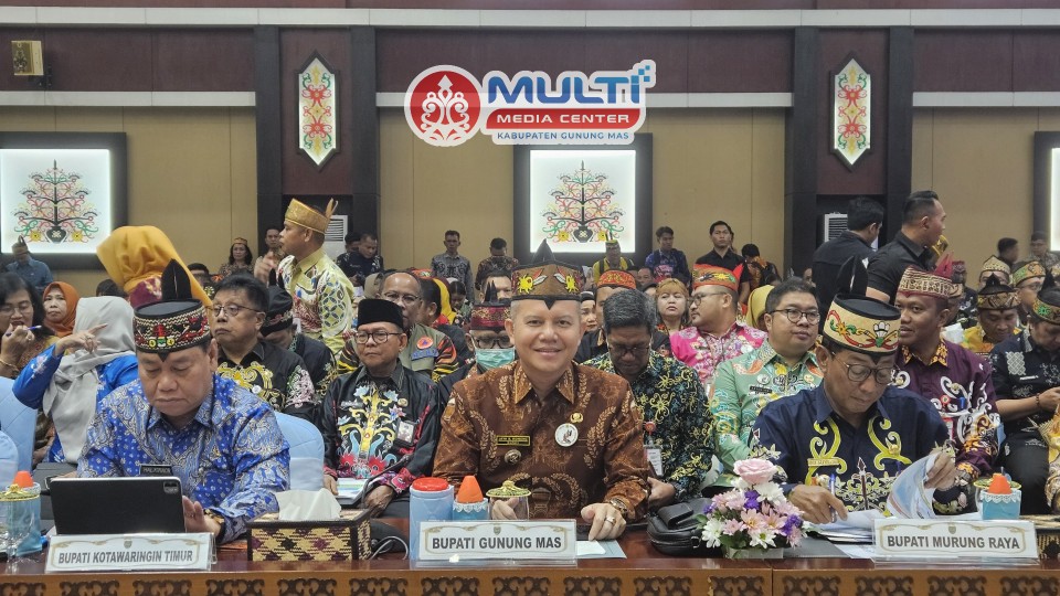 Bupati Gunung Mas Hadiri RAKOR Percepatan Koperasi Merah Putih, Peningkatan PAD, Penanganan Sampah, Karhutla, dan Hutan Adat