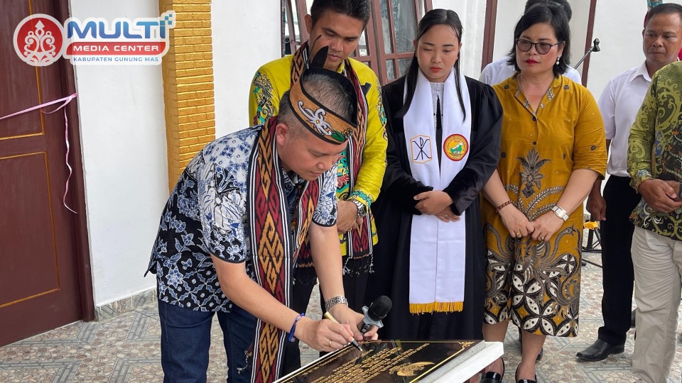 Bupati Gunung Mas Resmikan Gedung Gereja Panenga Jemaat GKE Tumbang Matuhe