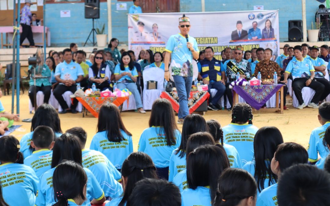 Bupati Gumas Ajak Siswa Manuhing Raya Miliki Rencana Masa Depan Sejak Dini