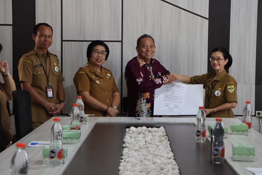 Efrensia Umbing Hadiri Sertijab Kepala Dinas Kesehatan Gunung Mas