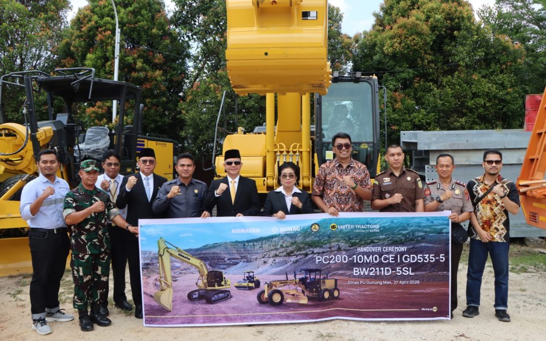Bupati Gunung Mas Terima Pengadaan 1 Set Alat Berat Dari Dinas PU