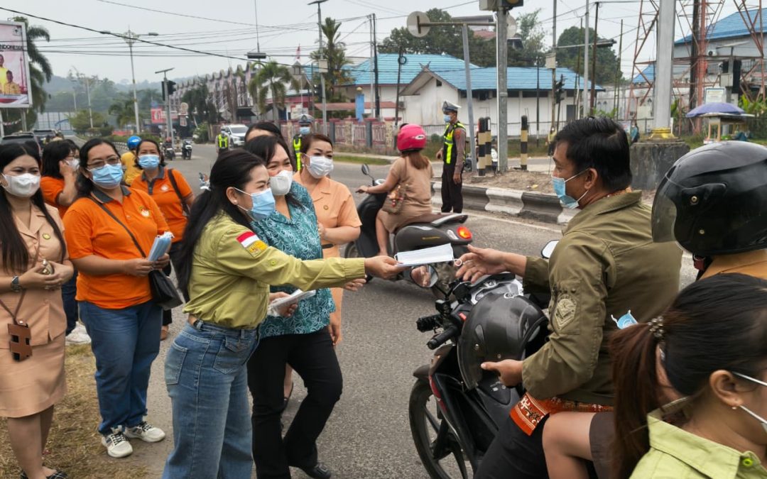 FKGMS Bagikan 8.000 Masker Kepada Masyarakat Kuala Kurun